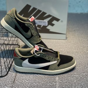 Travis Scott × Air Jordan 1 Low 全新配色「Reverse Mocha」
