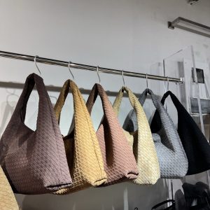 9913 手工编织包