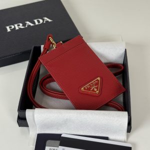PRADA挂脖款皮革证件夹