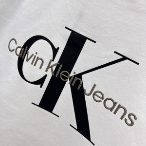 Calvin Kle*n凱文克萊經典LOGO圆领T恤