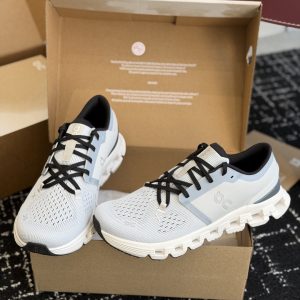 On昂跑Cloud X4舒适透气跑步鞋(淺藍)