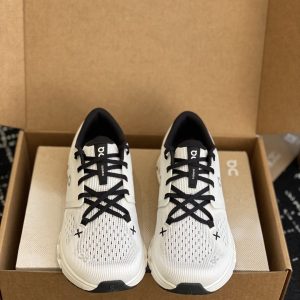 On昂跑Cloud X4舒适透气跑步鞋(黑白)