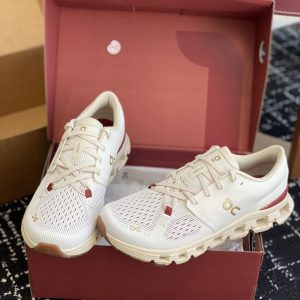 On昂跑Cloud X4舒适透气跑步鞋(白紅)