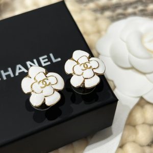 CHANEL香奈儿白色山茶花耳釘
