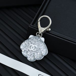 CHANEL香奈ㄦ闪钻贝壳钥匙扣