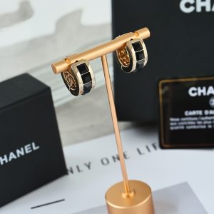 CHANEL香奈ㄦ水晶双C耳环(黑)