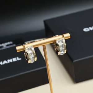CHANEL香奈ㄦ水晶双C耳环(白)